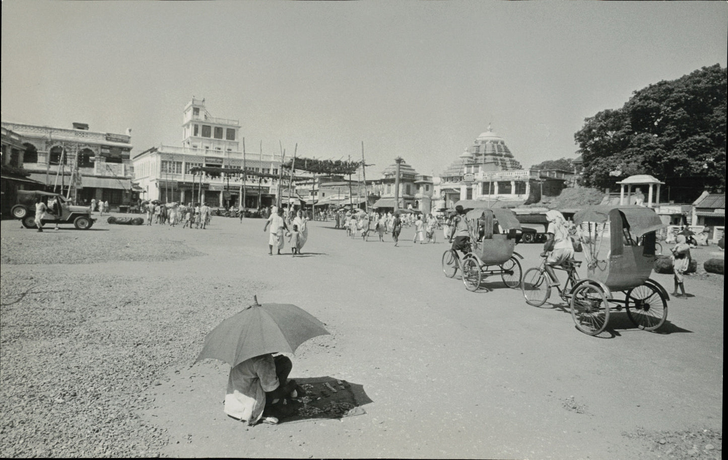 India Documentary Imagery by Henry Herr Gill (27 oversized prints)