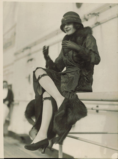 Leg Photographs (1922 - 1958) (15 vintage prints) Fashion